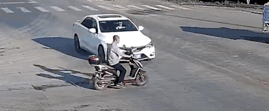 DƬ
